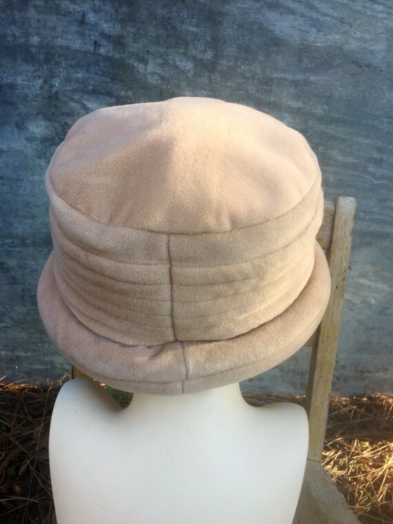 Vintage 70's Women's Beige Winter Bucket Hat - image 4