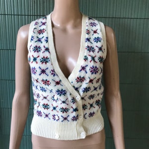 Vintage 80&#39;s Patterned Buttondown Sweater Vest Sleeveless Sweater Top by Chego size Small