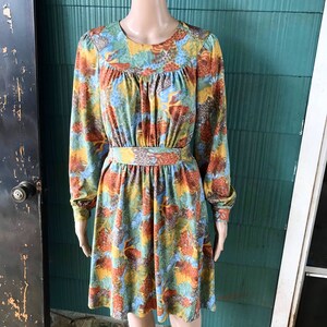 Vintage 70&#39;s Flying Bird Groovy Scale Novelty Print Polyester Long Poet Sleeve Day Dress size small/medium