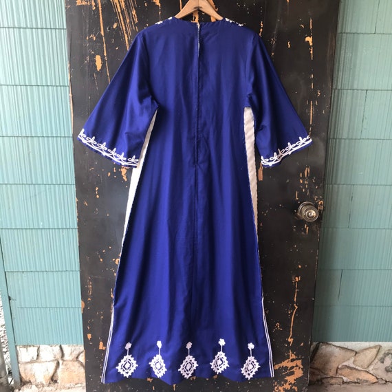 Vintage 70's Dark Blue Embroidered Dashiki Kaftan… - image 2