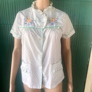 Vintage 70’s White With Green Polka Dots Embroidered Pearly Button Down Asian Style T-shirt Top size small