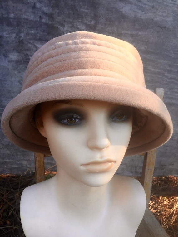 Vintage 70's Women's Beige Winter Bucket Hat - image 3