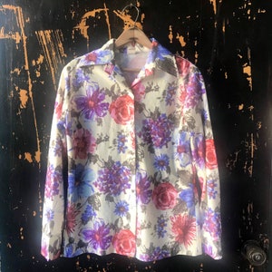 Vintage 70&#39;s Women&#39;s Pale Yellow Graphic Floral Print Long Sleeve Button Down Top size Large