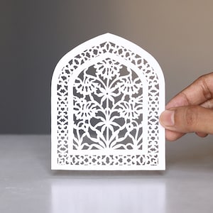 Intagliato a mano Jali Papercutting Art Intricatamente intagliato Indian Jali Art Papercut Vintage Indian Gift Paper craft Design Cornice da parete tradizionale