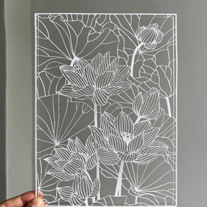 Modello di carta ritagliata di loto Arte di ritaglio di carta Fiore di loto Cricut SVG Silhouette Cameo JPEG PDF download digitale / Regalo di arte di carta Design della natura