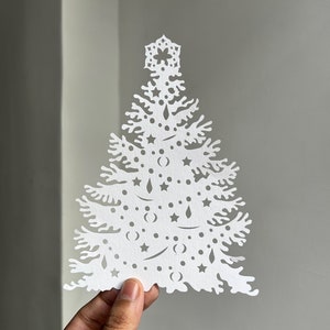Modello di ritaglio di carta per albero di Natale Ritaglio di carta Regalo di Natale Pdf Jpg Cricut SVG Silhouette Cameo Arte di carta Albero di Natale Decorazioni natalizie