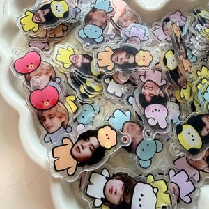 New  Bangtan BT member wearing BT21 mixed 20 pieces 2cm acrylic charm