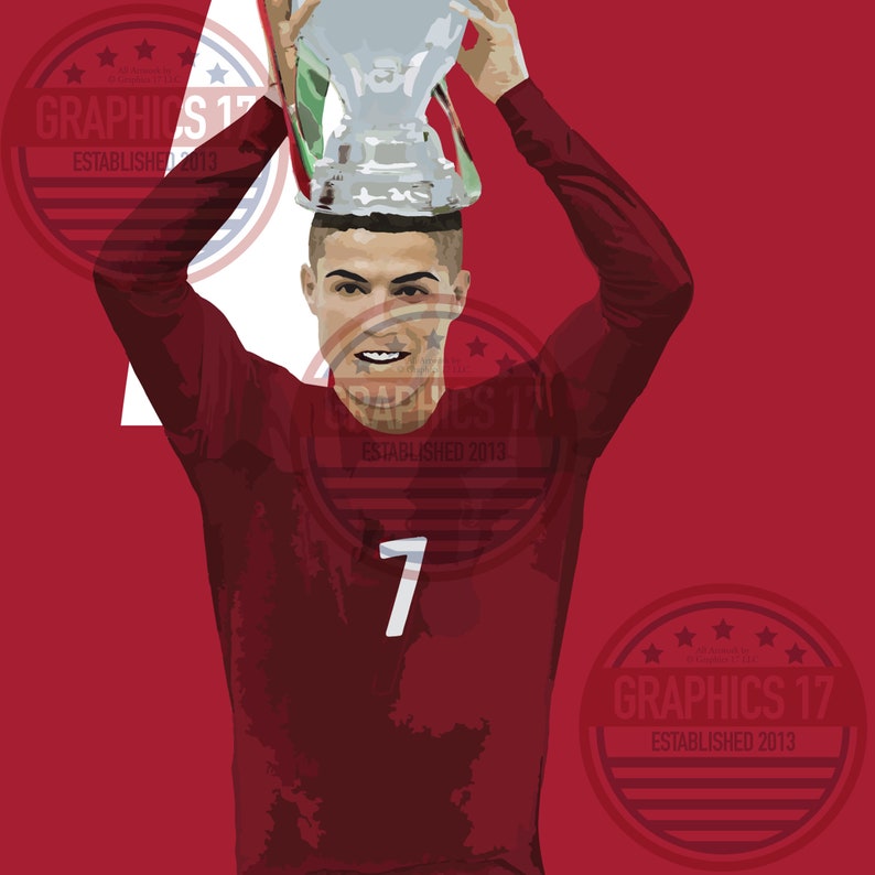 K&ouml;nnte beinhalten: Digitale Illustration eines Fu&szlig;ballspielers in einem weinroten Trikot mit der Nummer 7, der eine Troph&auml;e hochh&auml;lt. Der Hintergrund ist rot mit wei&szlig;en Akzenten. Das Bild enth&auml;lt den Text "GRAPHICS 17 ESTABLISHED 2013".