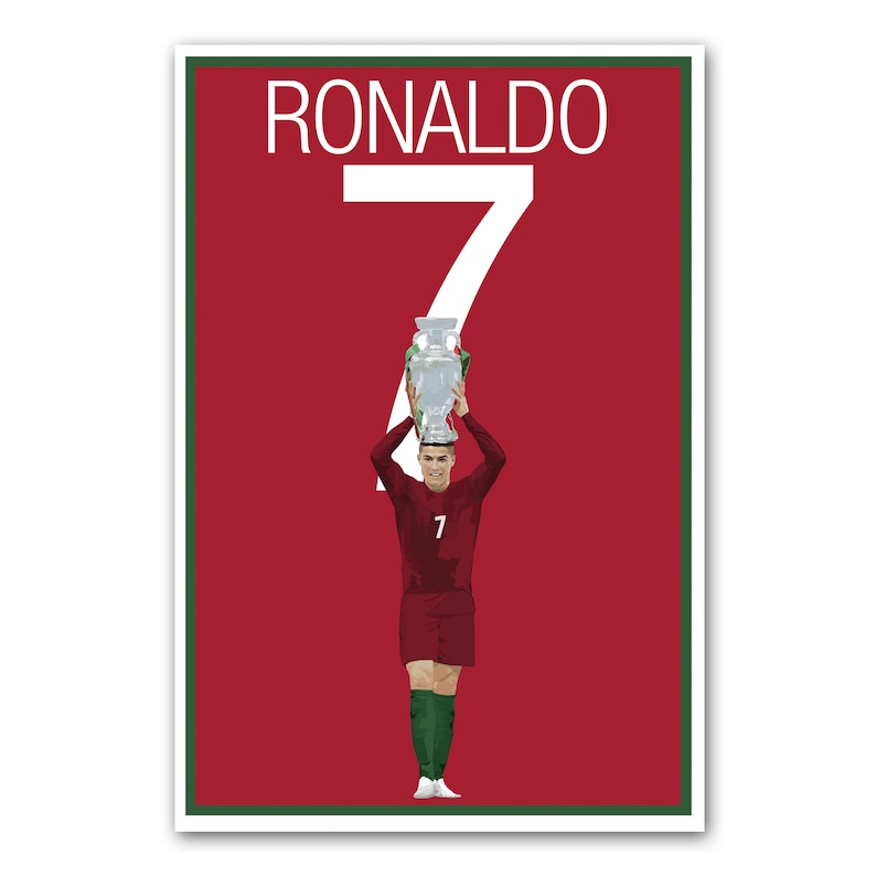 K&ouml;nnte beinhalten: Ein gerahmter Druck mit einer stilisierten Illustration von Cristiano Ronaldo in einem portugiesischen Fu&szlig;balltrikot, der eine Troph&auml;e h&auml;lt. Der Druck hat einen roten Hintergrund mit dem Namen "RONALDO" und der Nummer "7" in Wei&szlig;. Der Spieler tr&auml;gt ein rotes Trikot und Shorts mit gr&uuml;nen Socken.
