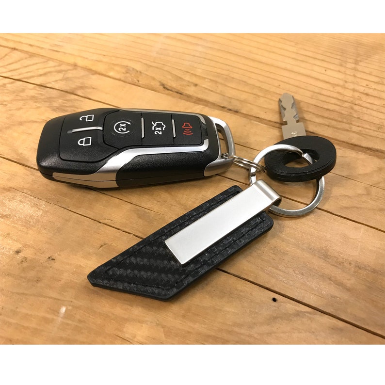 Honda Logo in Blue Carbon Fiber Texture Black Leather Strap Key Chain