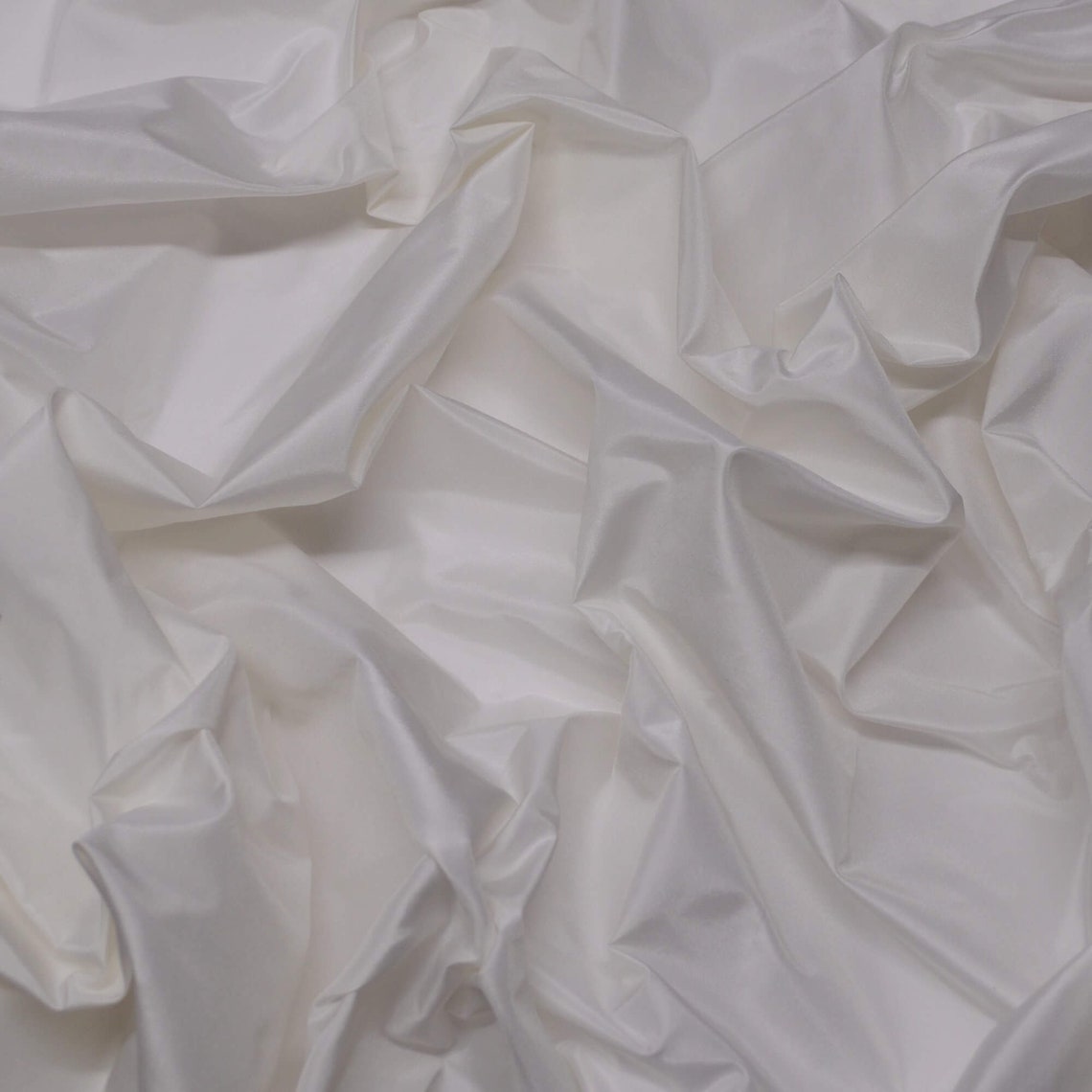 WHITE TAFFETA SILK SAREE