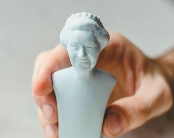 Modern Ceramics Queen Elizabeth Porcelain Figurine Ceramic Sculpture Salt And Pepper Shakers History Gift Chef Gift Desk Accessories Kitchen