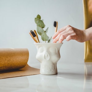 Ceramiczna czaszka doniczka Straszny słodki wystrój na Halloween Twarz kubek Wazon Uchwyt na szczoteczki do zębów Gotyckie akcesoria biurowe Uchwyt na pędzle do makijażu