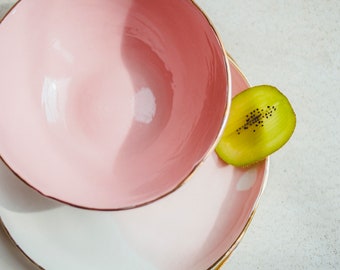 手作りのピンクの陶器製食器セット：金縁のモダンなプレート - Etsy 日本