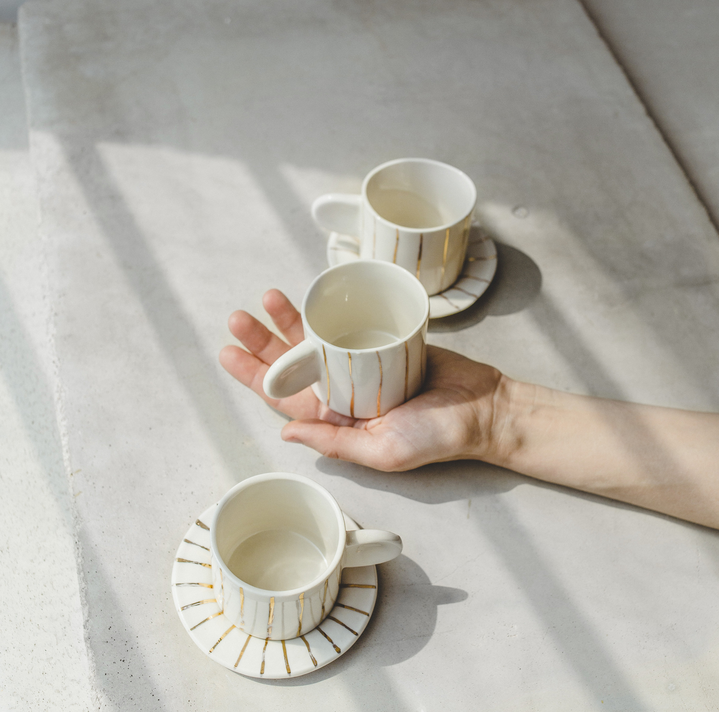 手描きの磁器製エスプレッソカップ&ソーサー - 手作りの陶器製 手描きの磁器製エスプレッソカップ&ソーサー - 手作りの陶器製
