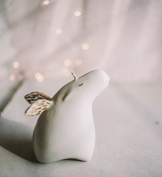 金の翼を持つ磁器製ユニコーンの置物、ファンタジー彫刻 - Etsy 日本