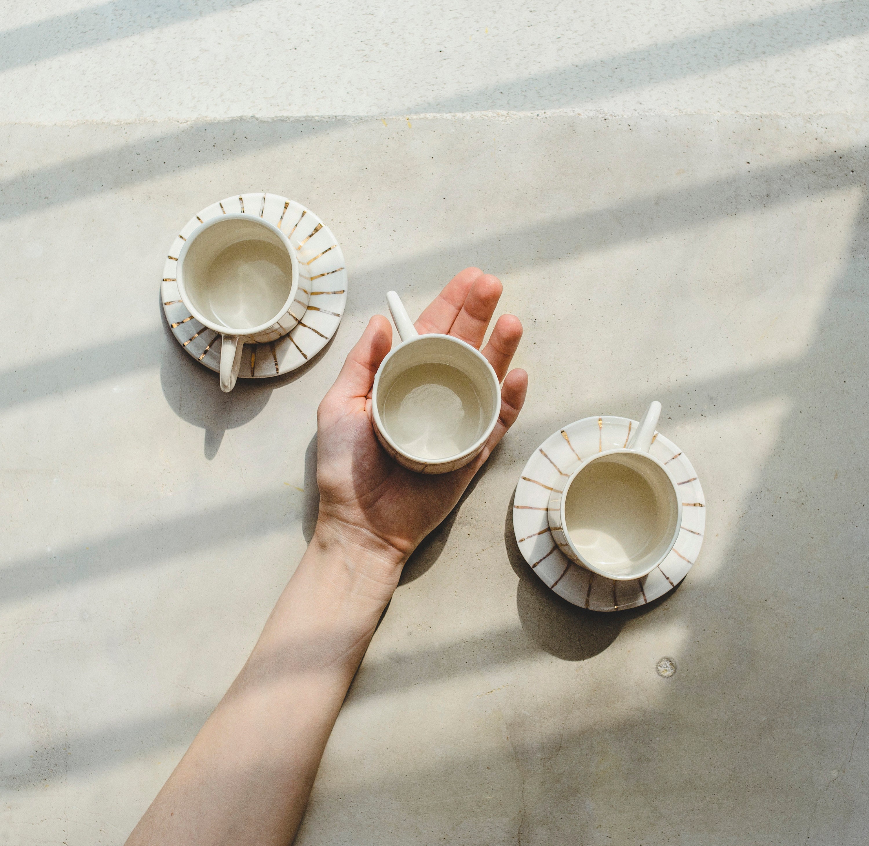手描きの磁器製エスプレッソカップ&ソーサー - 手作りの陶器製 手描きの磁器製エスプレッソカップ&ソーサー - 手作りの陶器製