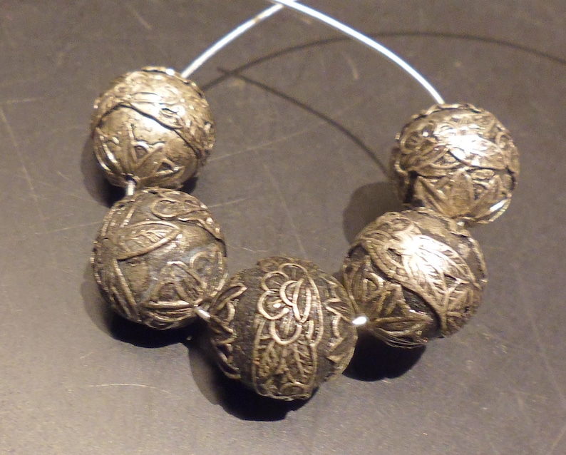 One M 4 vintage silver plated ornate floral motif bead 15 mm
