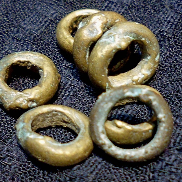 ONE Ashanti African Trade lost wax cast brass bead from Ghana, 12 mm, hole 7-8mm. (BrassSing 19)