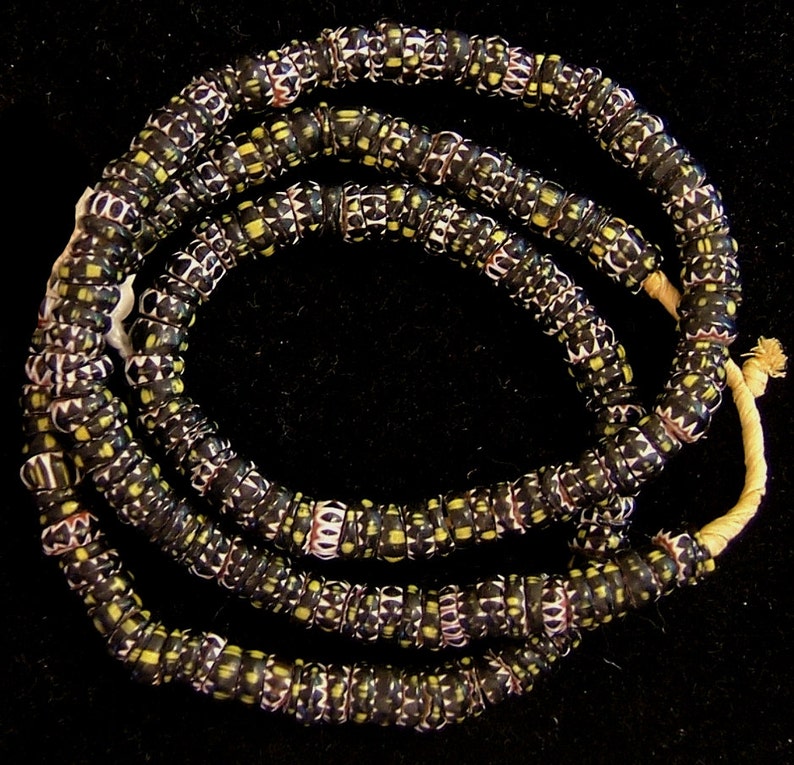 btet0805 beads 8 mm 24 inches African Trade antique Venetian Aja black yellow white chevrons pressed for round edges,great condition