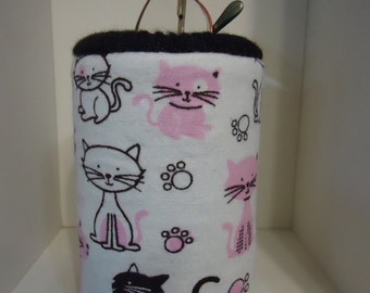 El soporte para gafas Kitty Cat es un regalo maravilloso para todos los usos en el trabajo o en casa Tela rosa y marrón Gatos marrones rosados Soporte para gafas de pie