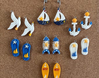 Pendientes con dijes náuticos de playa y navegación – (7 pares) Aros intercambiables de acero inoxidable, ancla oceánica, pez, gaviota con chanclas y velero
