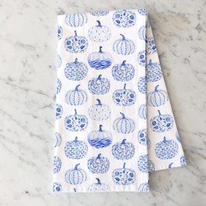 Blue Toile Pumpkin Tea Towel, Fall Kitchen Decor, Autumn Hostess Gift, Cottagecore Thanksgiving Towel, Chinoiserie Pumpkin Tea Towel