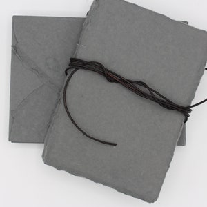 Graues Hochzeitspapier l Graues Baumwollpapier 13x18 cm l 25er Pack l Handgeschöpftes Papier l Büttenrandpapier l Hochzeitseinladung Papier