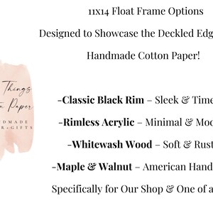 Peut inclure: Un graphique informatif pour des cadres flottants 11x14 pour papier coton fait main. Le texte liste les options : Classic Black Rim, Rimless Acrylic, Whitewash Wood, et Maple & Walnut. Inclut le logo All Things Cotton Paper sur un fond rose p&acirc;le.
