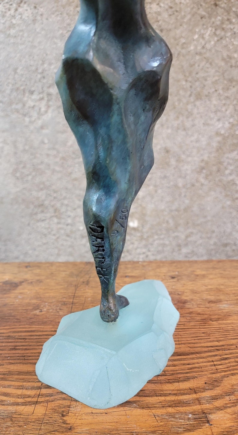 Escultura de bronce cubista de figuras desnudas por Dominique Dardek imagen 9