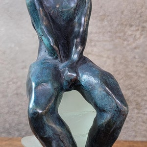 Escultura de bronce cubista de figuras desnudas por Dominique Dardek imagen 7