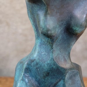 Escultura de bronce cubista de figuras desnudas por Dominique Dardek imagen 6