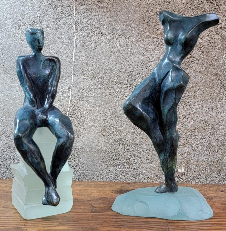 Escultura de bronce cubista de figuras desnudas por Dominique Dardek imagen 1