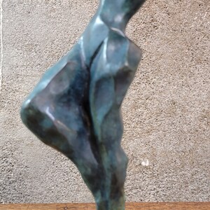 Escultura de bronce cubista de figuras desnudas por Dominique Dardek imagen 8