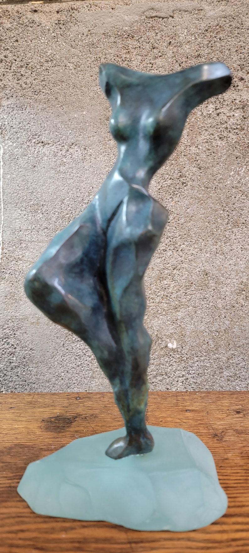 Escultura de bronce cubista de figuras desnudas por Dominique Dardek imagen 8