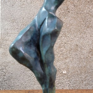 Escultura de bronce cubista de figuras desnudas por Dominique Dardek imagen 4