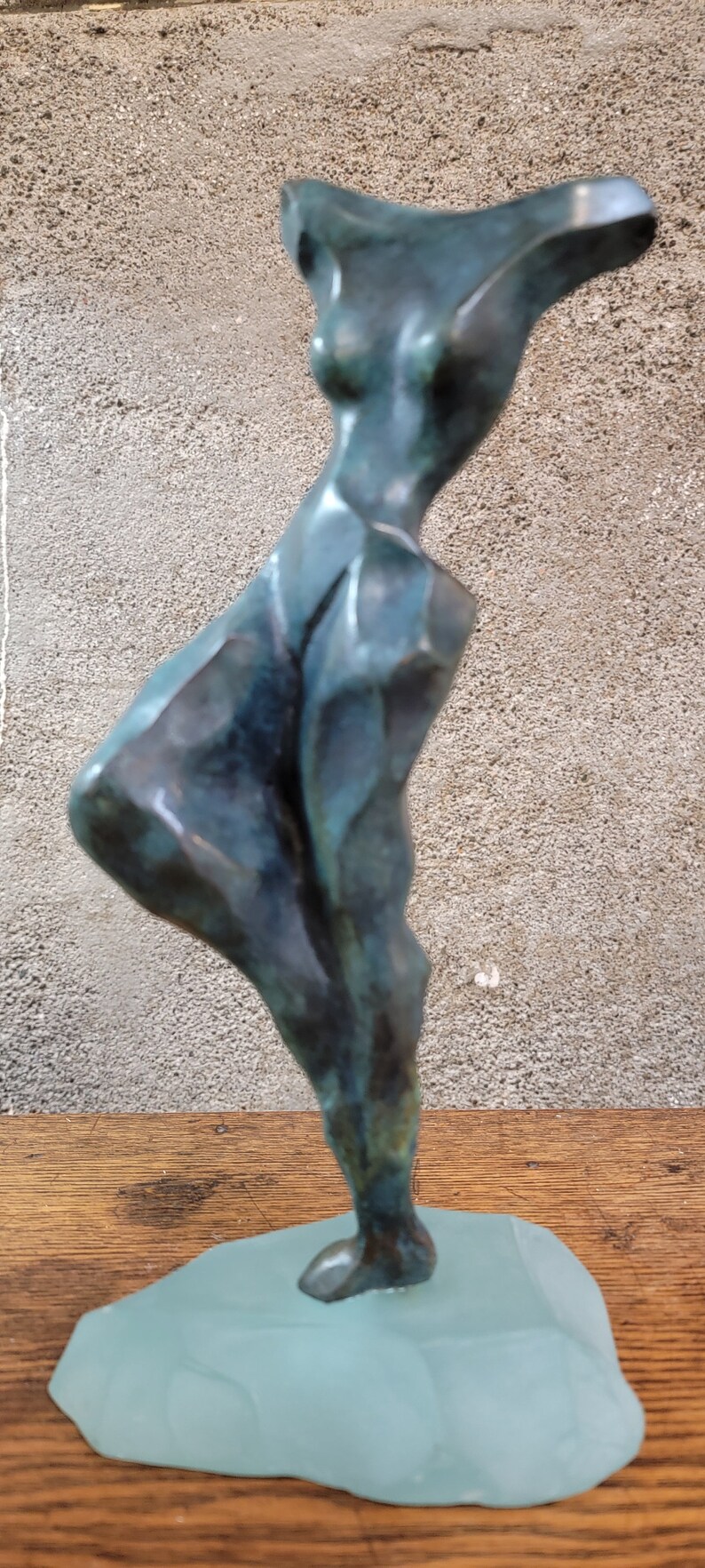 Escultura de bronce cubista de figuras desnudas por Dominique Dardek imagen 4