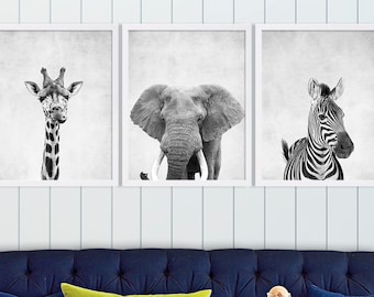 Set von drei Safari Tier Kinderzimmer Kunst Süßes Kinderzimmer Dekor Baby Shower Geschenk Tier Drucke Elefant Zebra Giraffe Grau Drucke Baby Tier Kunst