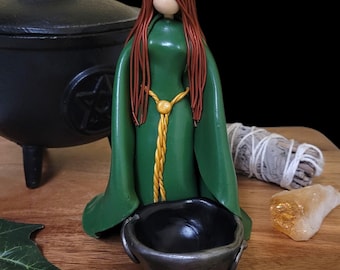 Goddess Cerridwen Mini Statue or Figurine, Pagan Decoration Altar Decoration a Pagan Ornament