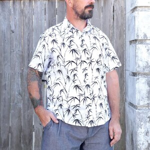 White Palm Tree Print Organic Cotton Men&#39;s Short Sleeve Button Down Shirt, Fair Trade, Sustainable Fashion
