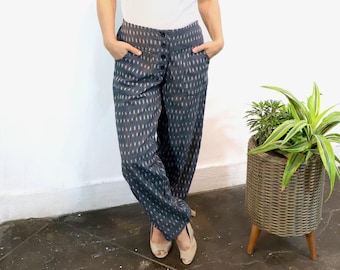Handgemaakte katoenen Ikat-broek: Fair Trade-broek met knoopsluiting