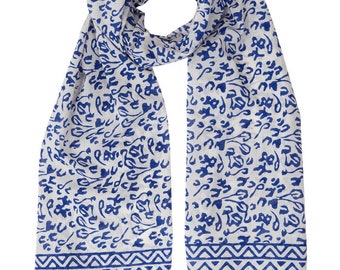 Blau-Weißer Baumwollschal im Boho-Stil