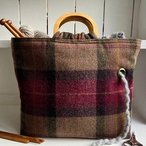 British Wool Craft-projecttas: Britse geruite baksteen, houten handvatten, 9 vakken