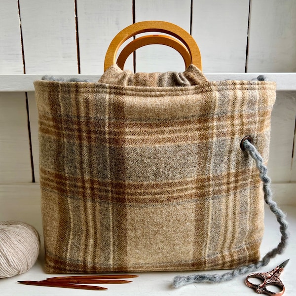 LARGE PROJECT BAG British Wool With Wooden Handles / Spring Oatmeal Plaid Craft Bag / Retro Style / 9 Internal Pockets