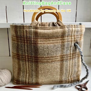Projecttas Britse wol: geruite havermout-organizer met houten handvatten