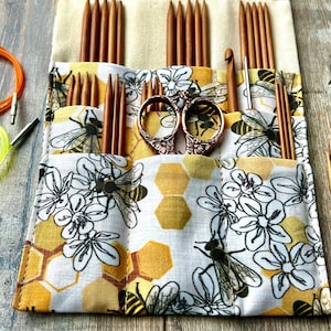 Bee TRAVEL INTERCAMBIABILE FERRO Organizer Maglia Uncinetto Dpn Holder Ago Uncinetto Custodia Con Tasca Con Cerniera Regalo Fatto A Mano Natale Compleanno