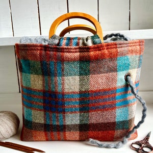 British Wool Craft Project Bag With Wooden Handles / Large Project Bag Terracotta Blue Plaid Bag / Retro Style / 9 Internal Pockets With eyelet