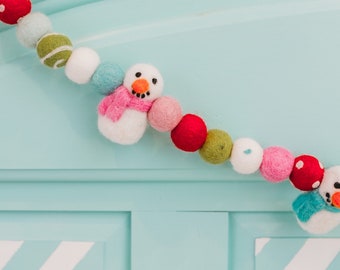 Felt Snowman Garland: Whimsical Christmas Pom Decor