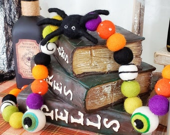 Creepy Crawly things - Halloween Felt Ball Garland - Eyeball Garland -Monster eye Balls - Felt Spiders -Halloween bunting -Halloween decor