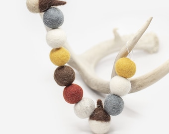 Felt Acorn Garland: Neutral Autumn Decor